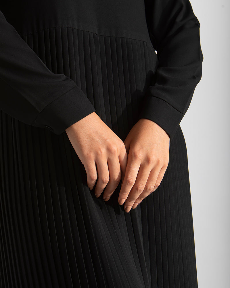 Sleeved Pleated Dress Black CODE 211