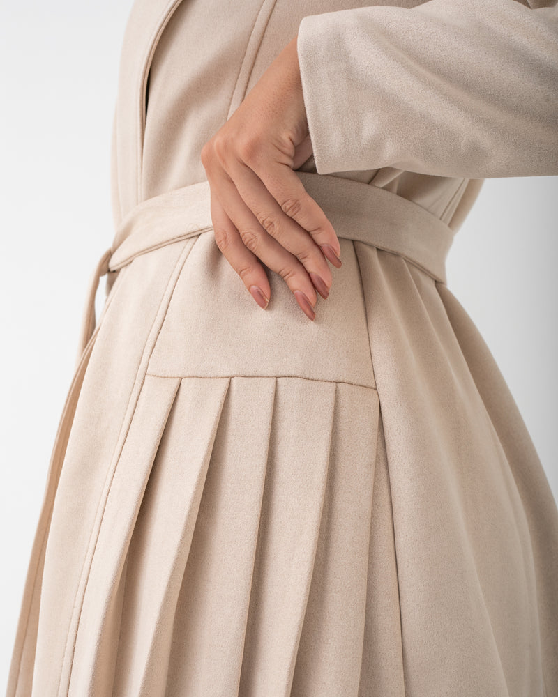 Suede Side Pleated Coat Cream